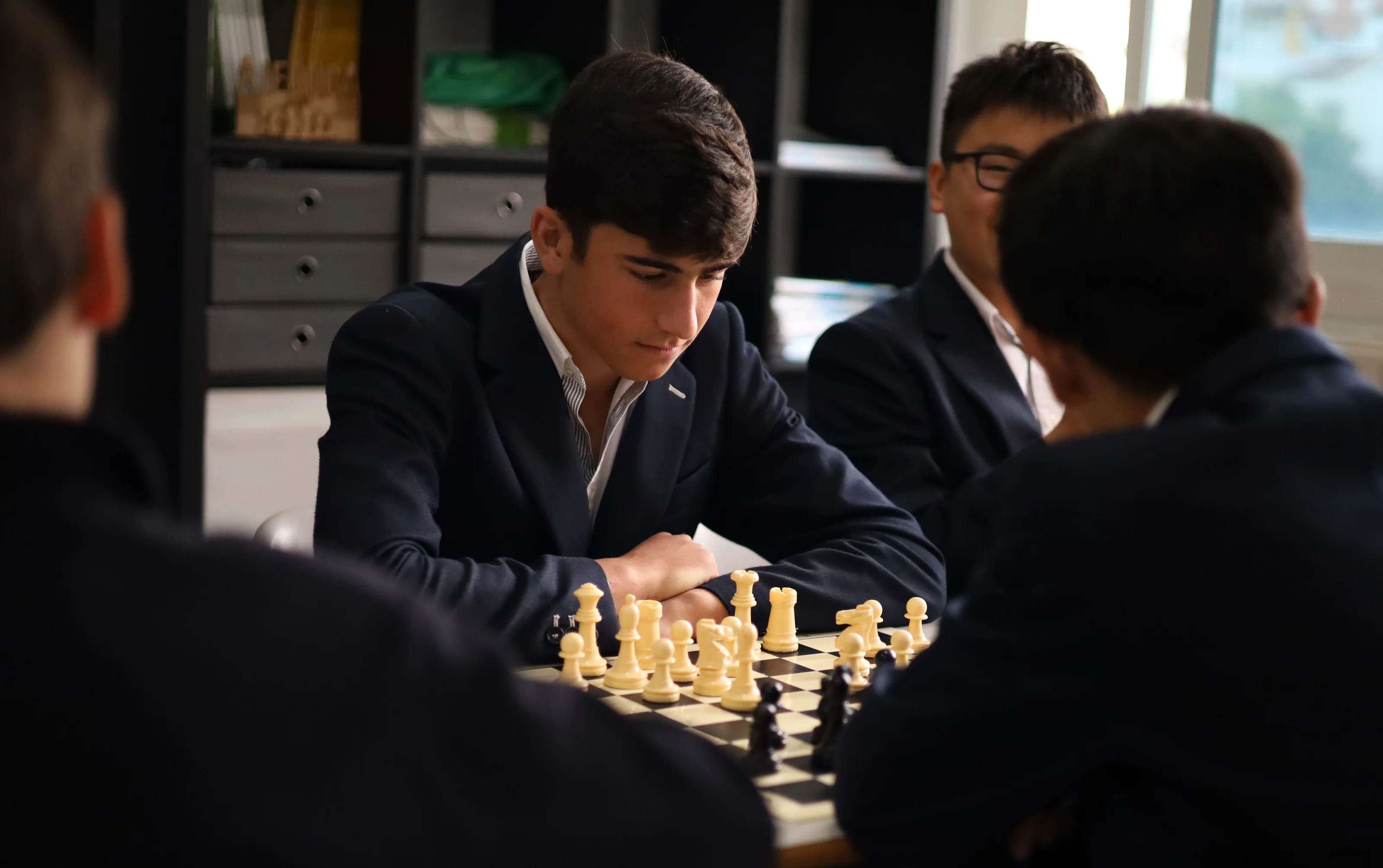 Solicita información