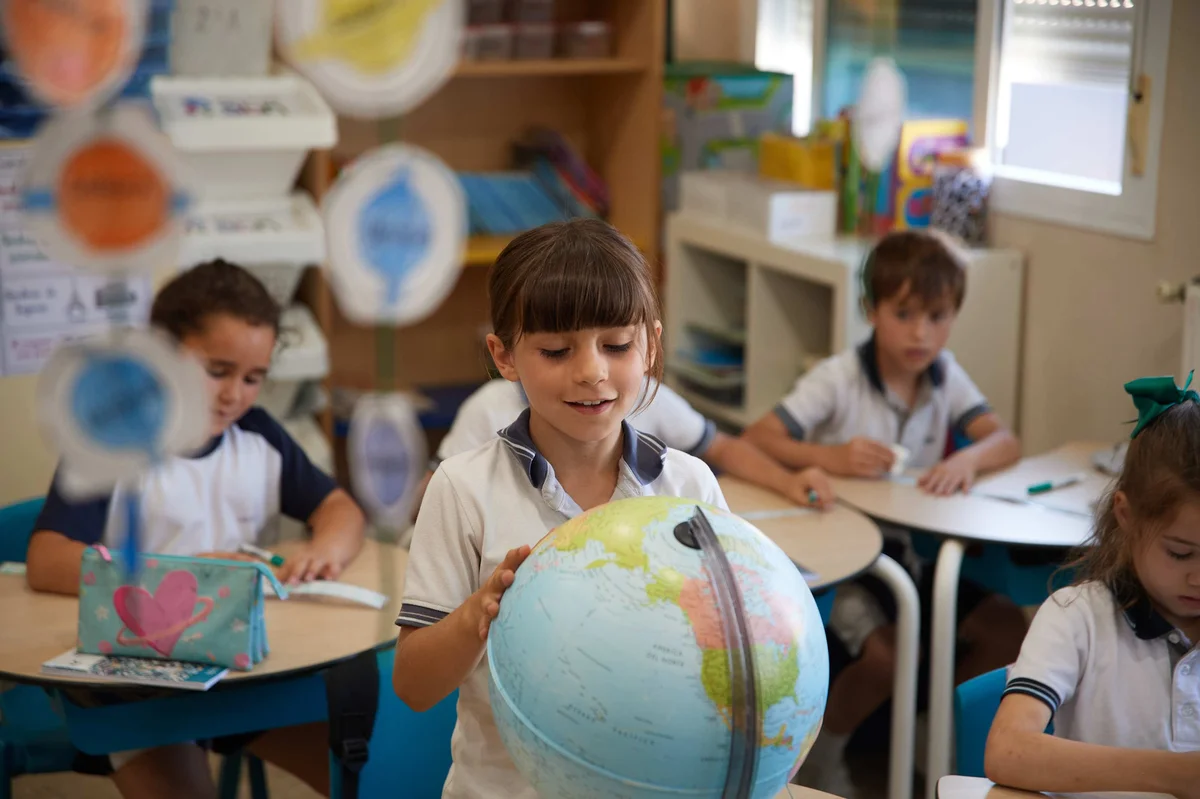 Forma parte de un grupo educativo mundial que da prioridad al aprendizaje